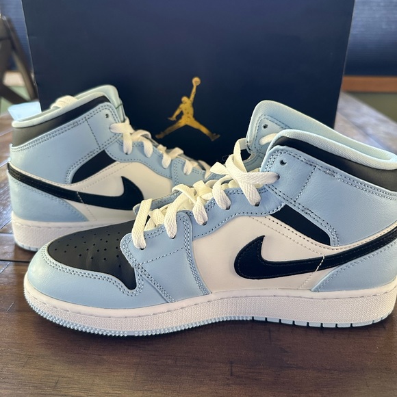 Nike Shoes - Nike, brand new, size 7Y, light blue